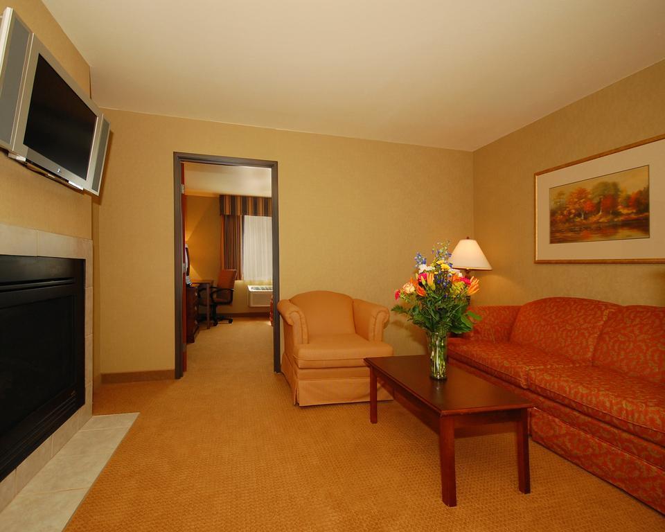 Comfort Suites At Par 4 Resort Waupaca Esterno foto